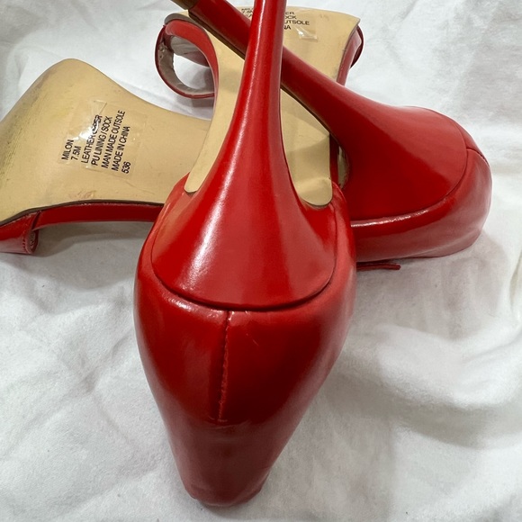 STEVE MADDEN HEEL WITH ANKLE STRIPS BEAUTIFUL RED SHOE. SEXY AND STUNNIN⦠- Picture 10 of 15